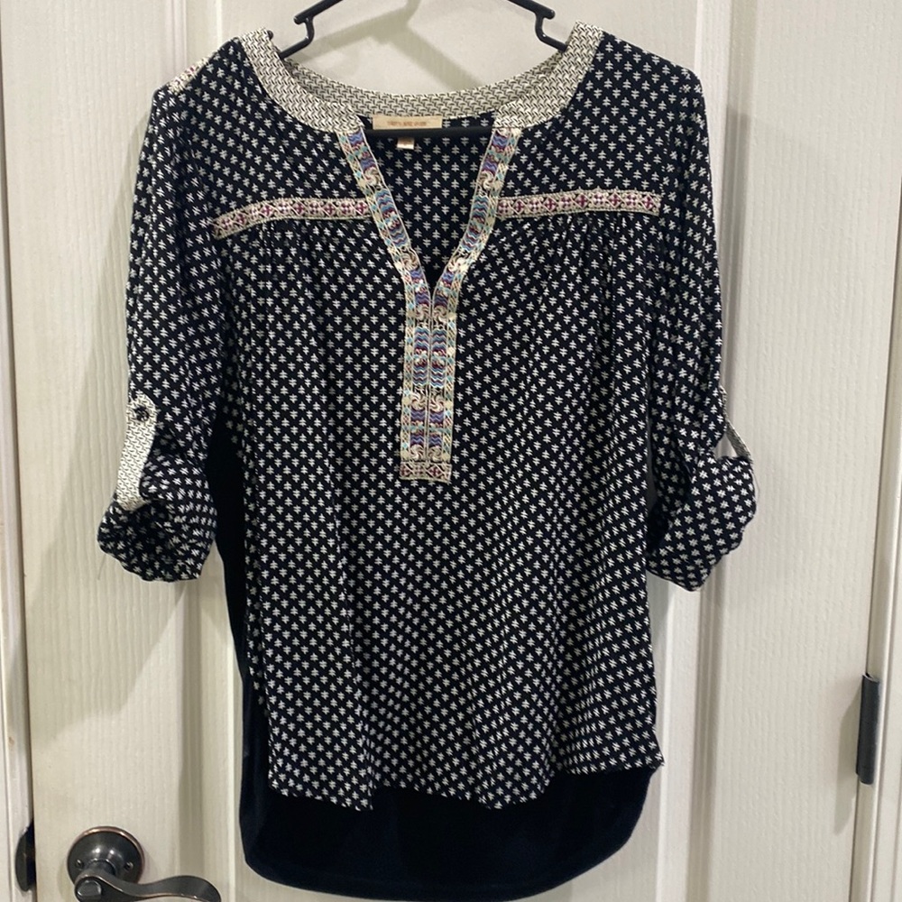 Mixed material roll sleeve blouse